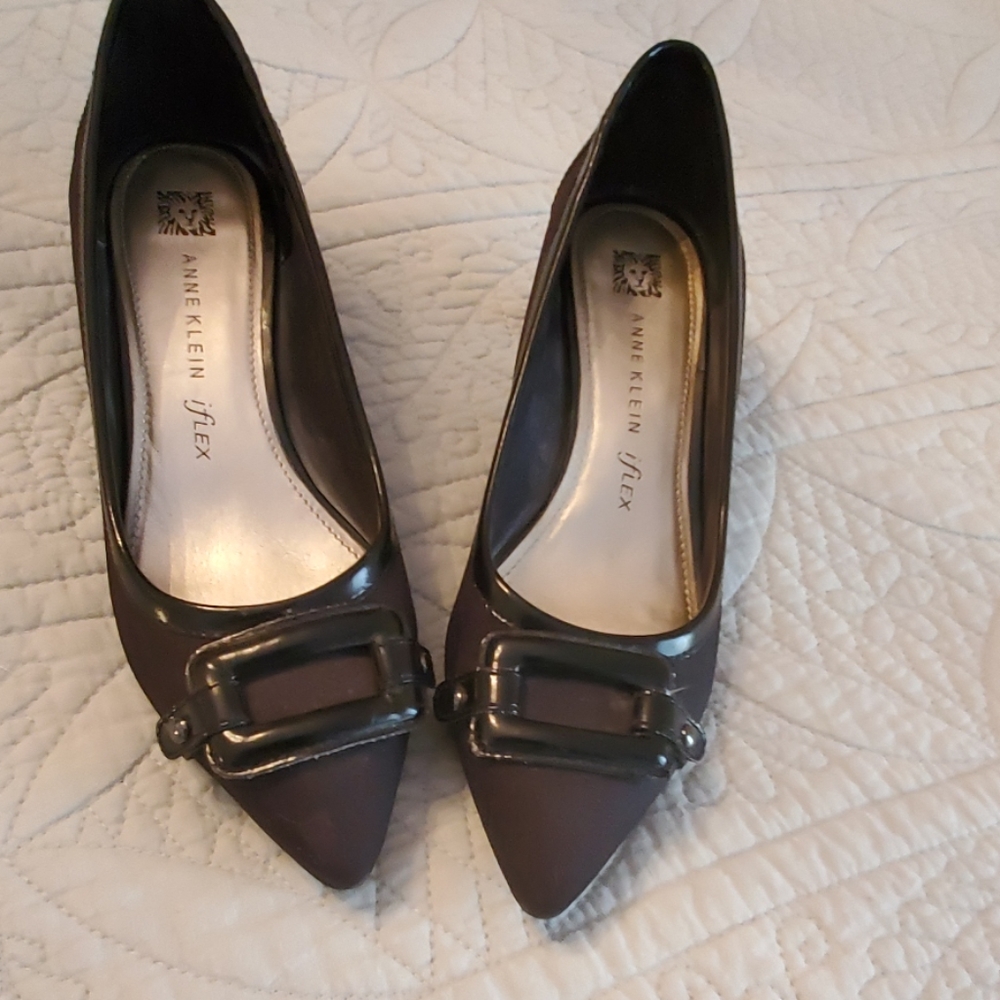 Black Pumps